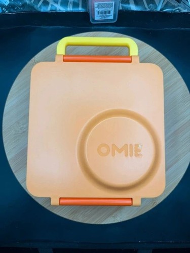 Omie yellow and - , orange